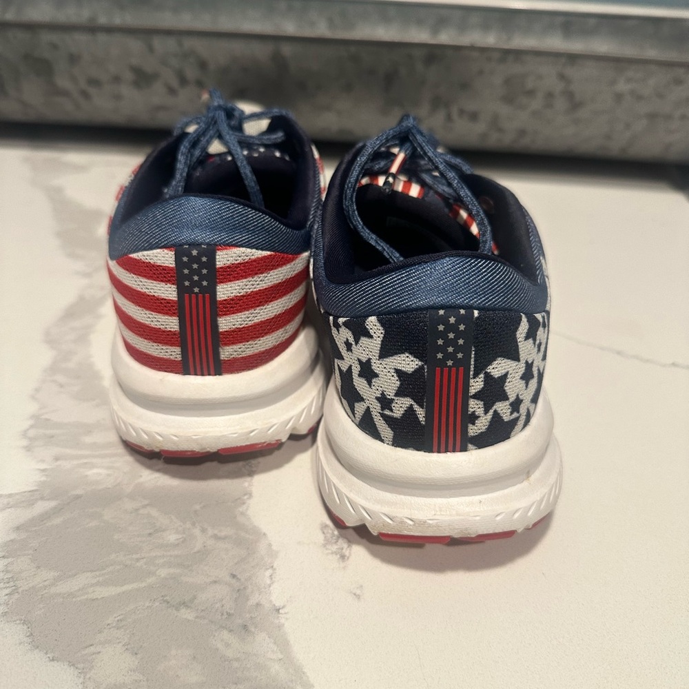 Brooks (limited edition) women’s Sneakers - Navy, Red, and White - Picture 4 of 8